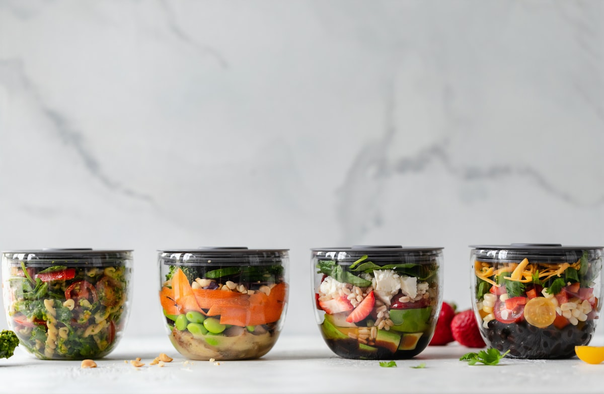 Tazon de açai con frutos rojos y granola